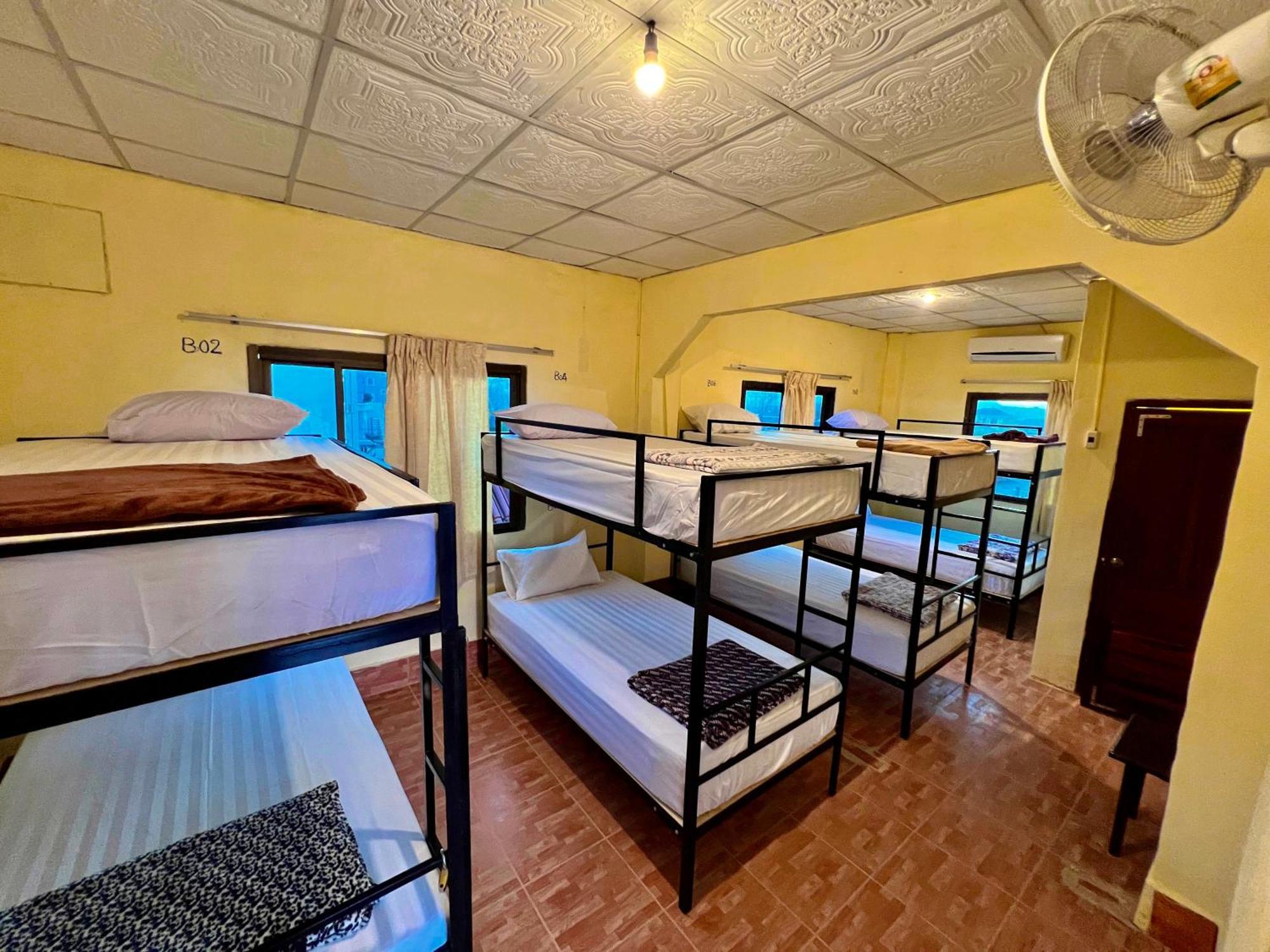 Easy Go Backpacker Hostel Vang Vieng Esterno foto