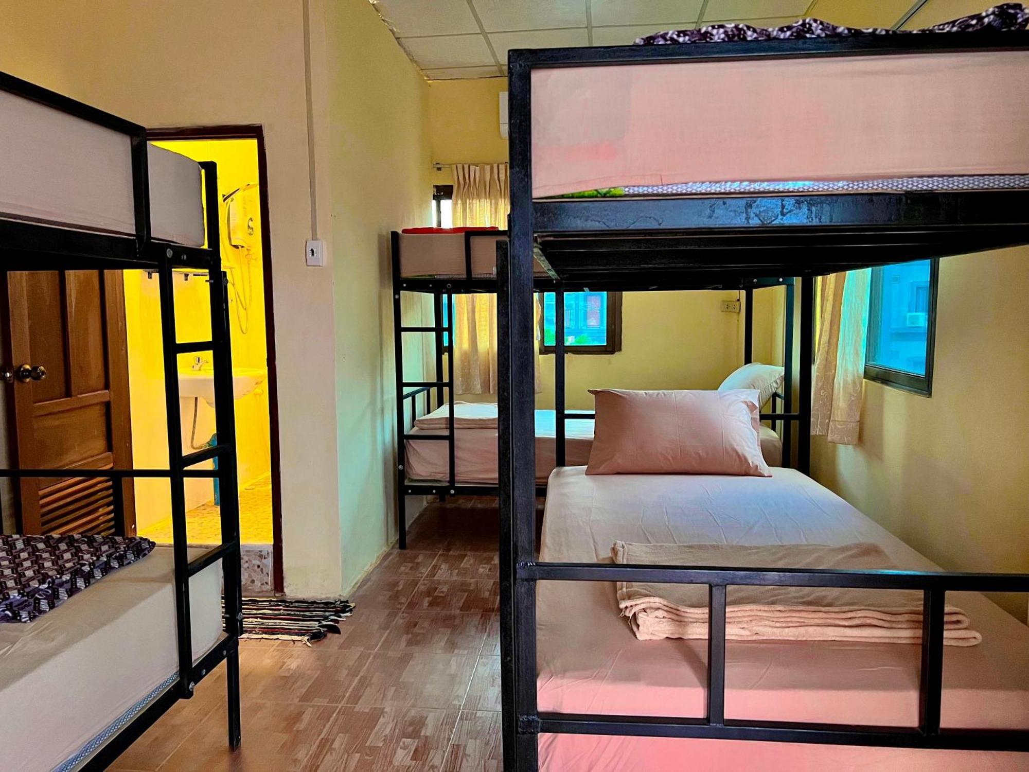 Easy Go Backpacker Hostel Vang Vieng Esterno foto