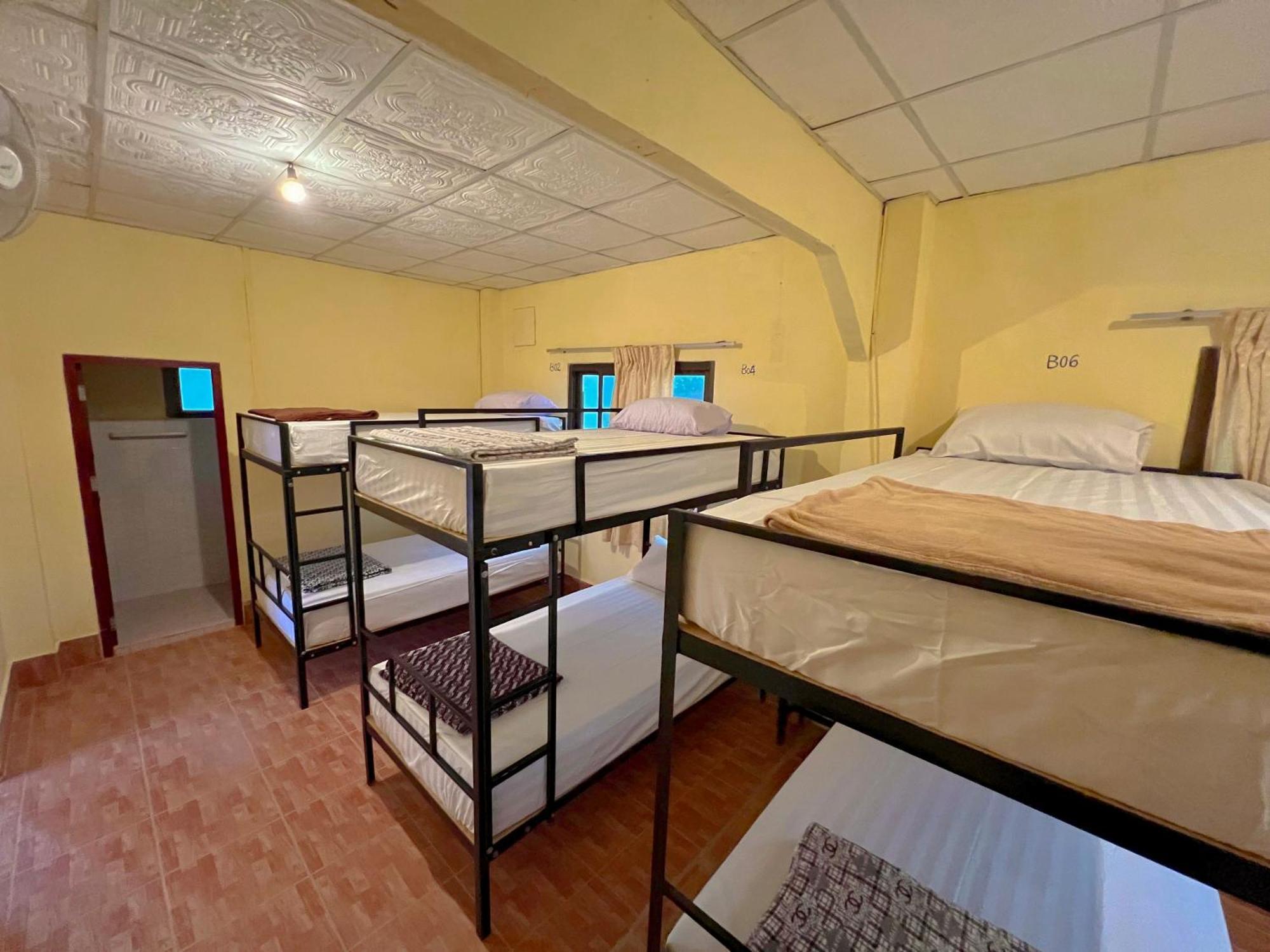 Easy Go Backpacker Hostel Vang Vieng Esterno foto