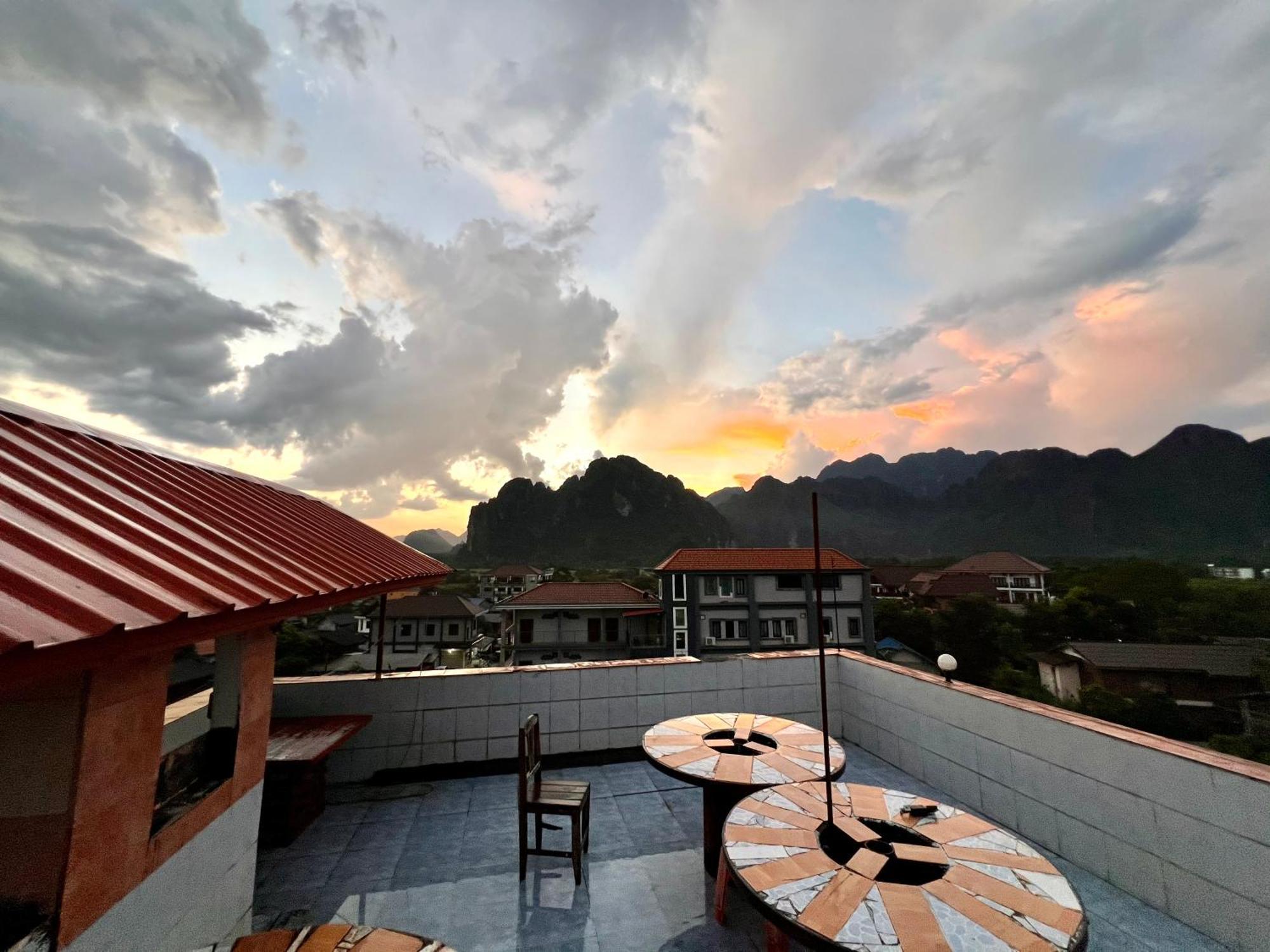 Easy Go Backpacker Hostel Vang Vieng Esterno foto