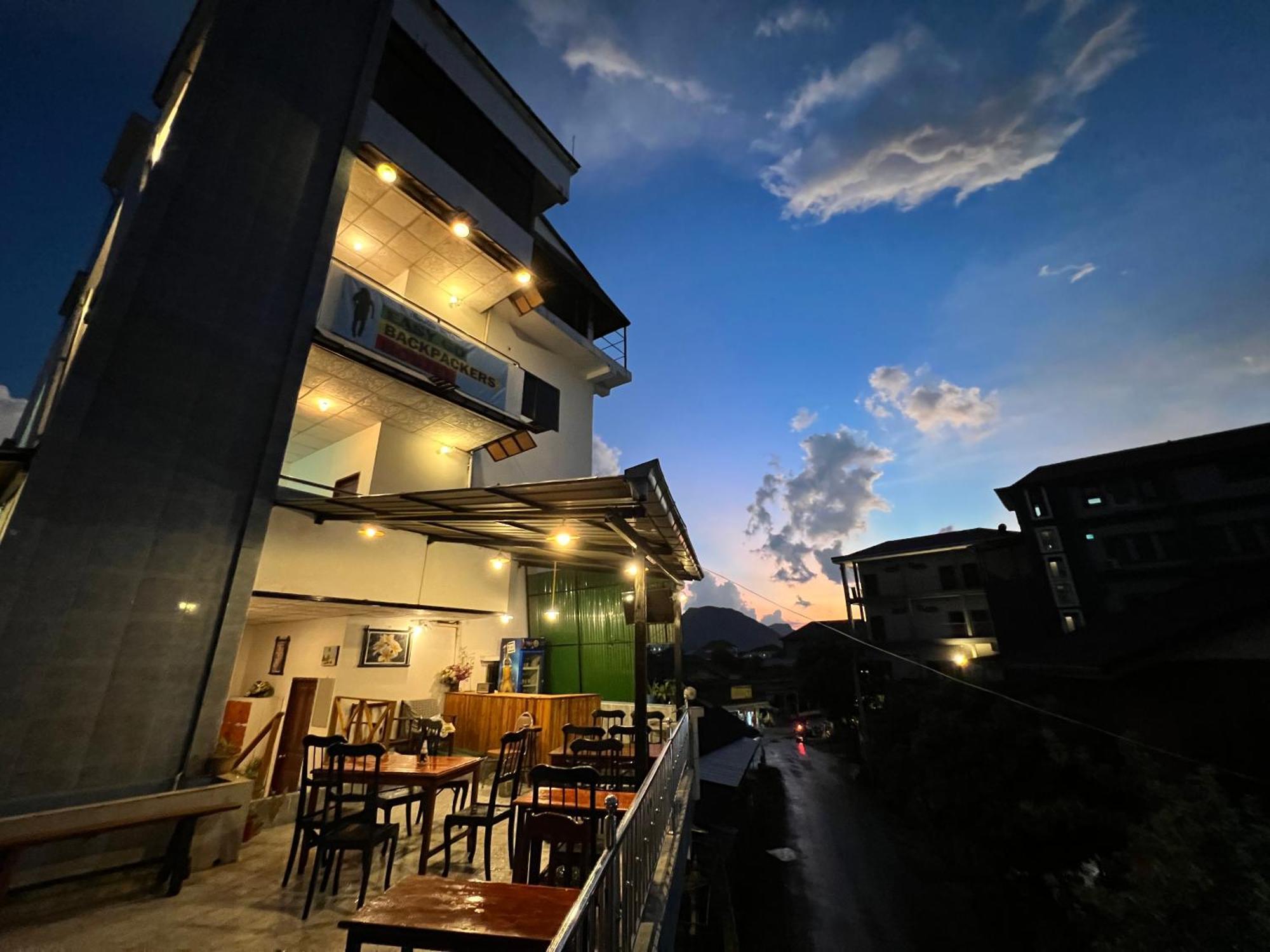 Easy Go Backpacker Hostel Vang Vieng Esterno foto