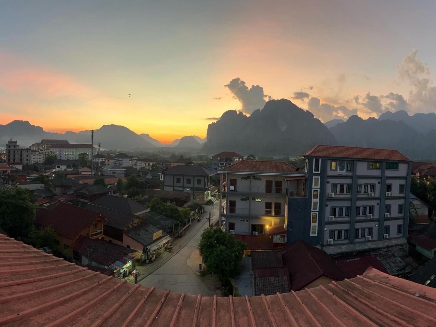 Easy Go Backpacker Hostel Vang Vieng Esterno foto