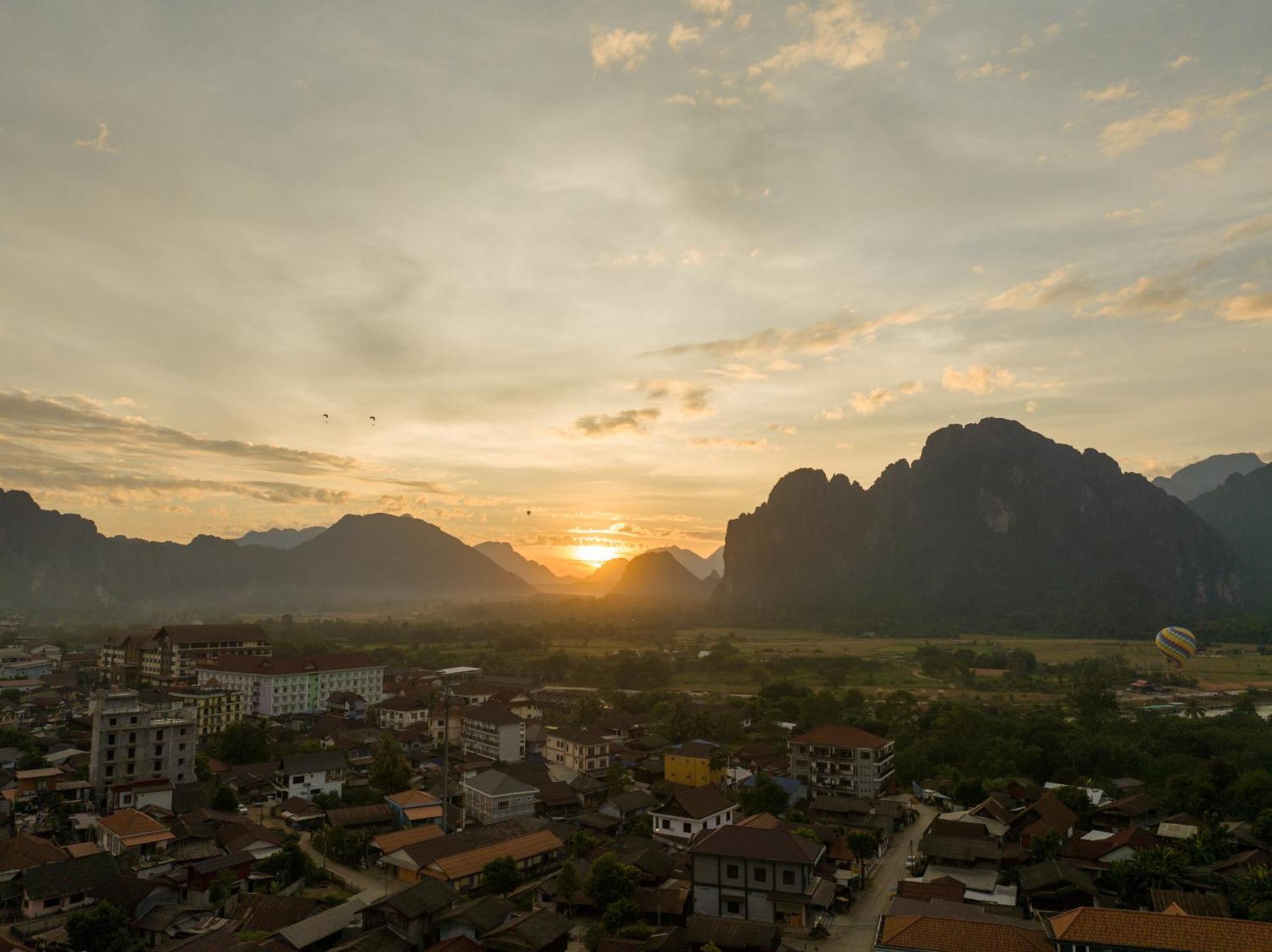 Easy Go Backpacker Hostel Vang Vieng Esterno foto