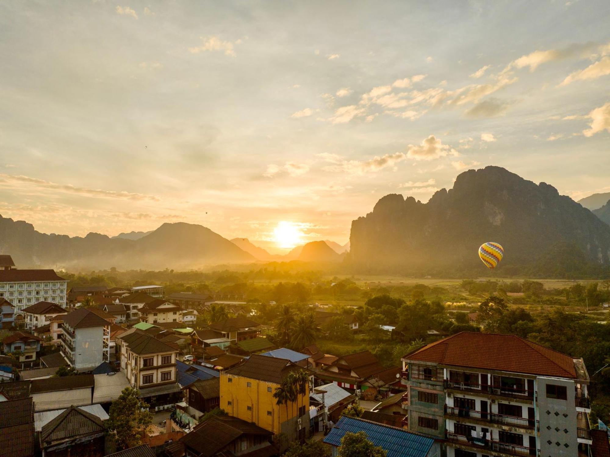 Easy Go Backpacker Hostel Vang Vieng Esterno foto