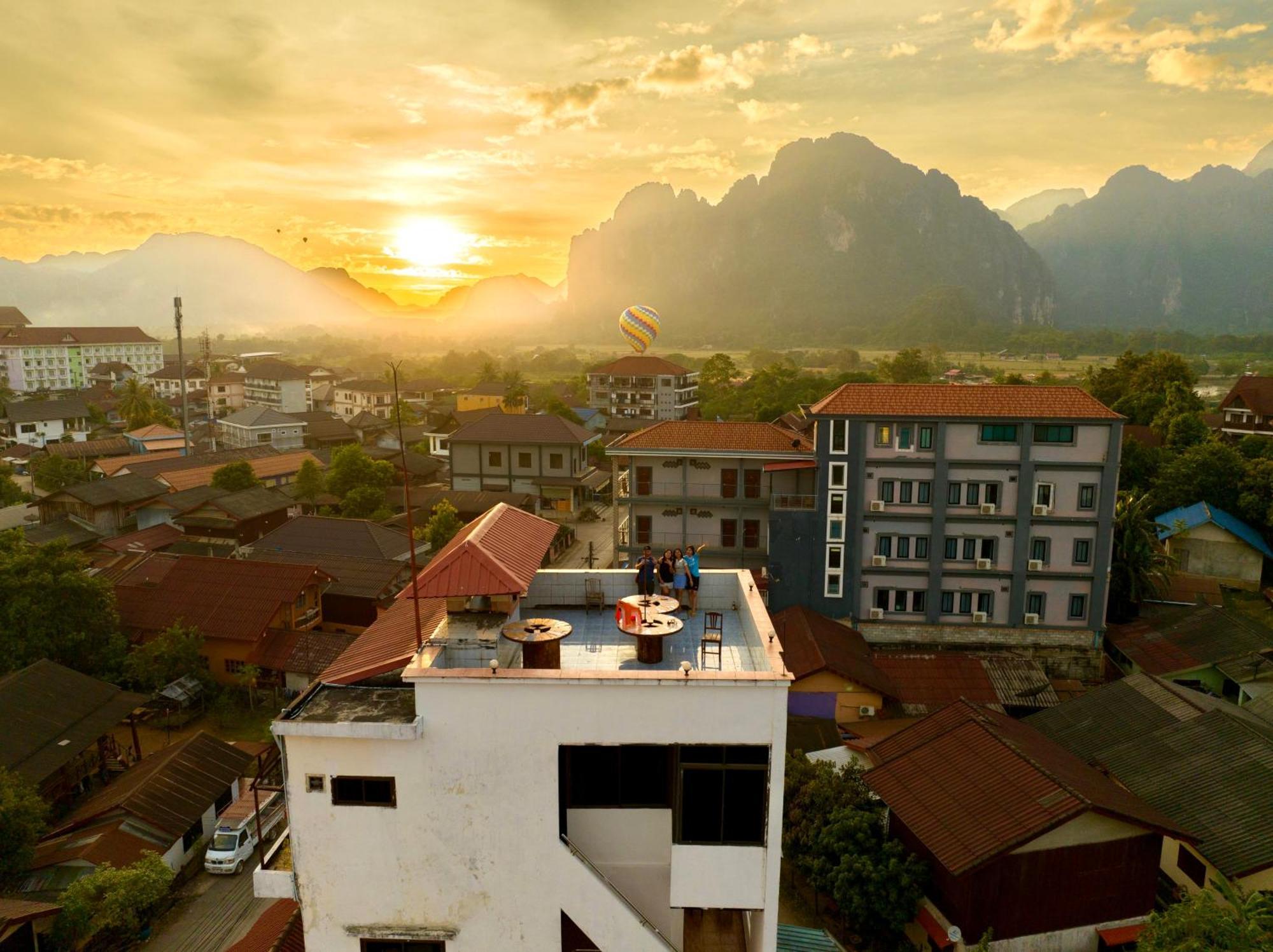 Easy Go Backpacker Hostel Vang Vieng Esterno foto