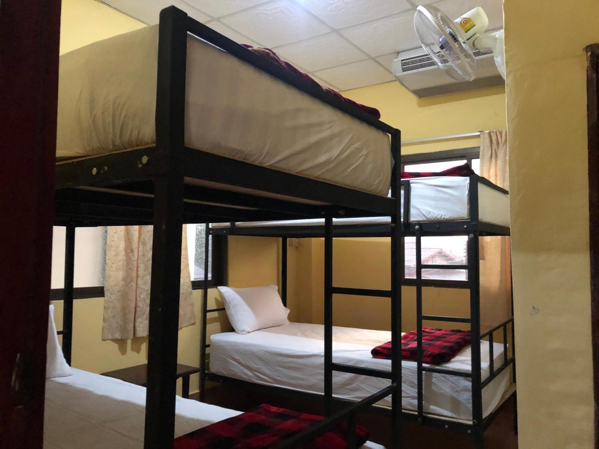 Easy Go Backpacker Hostel Vang Vieng Esterno foto