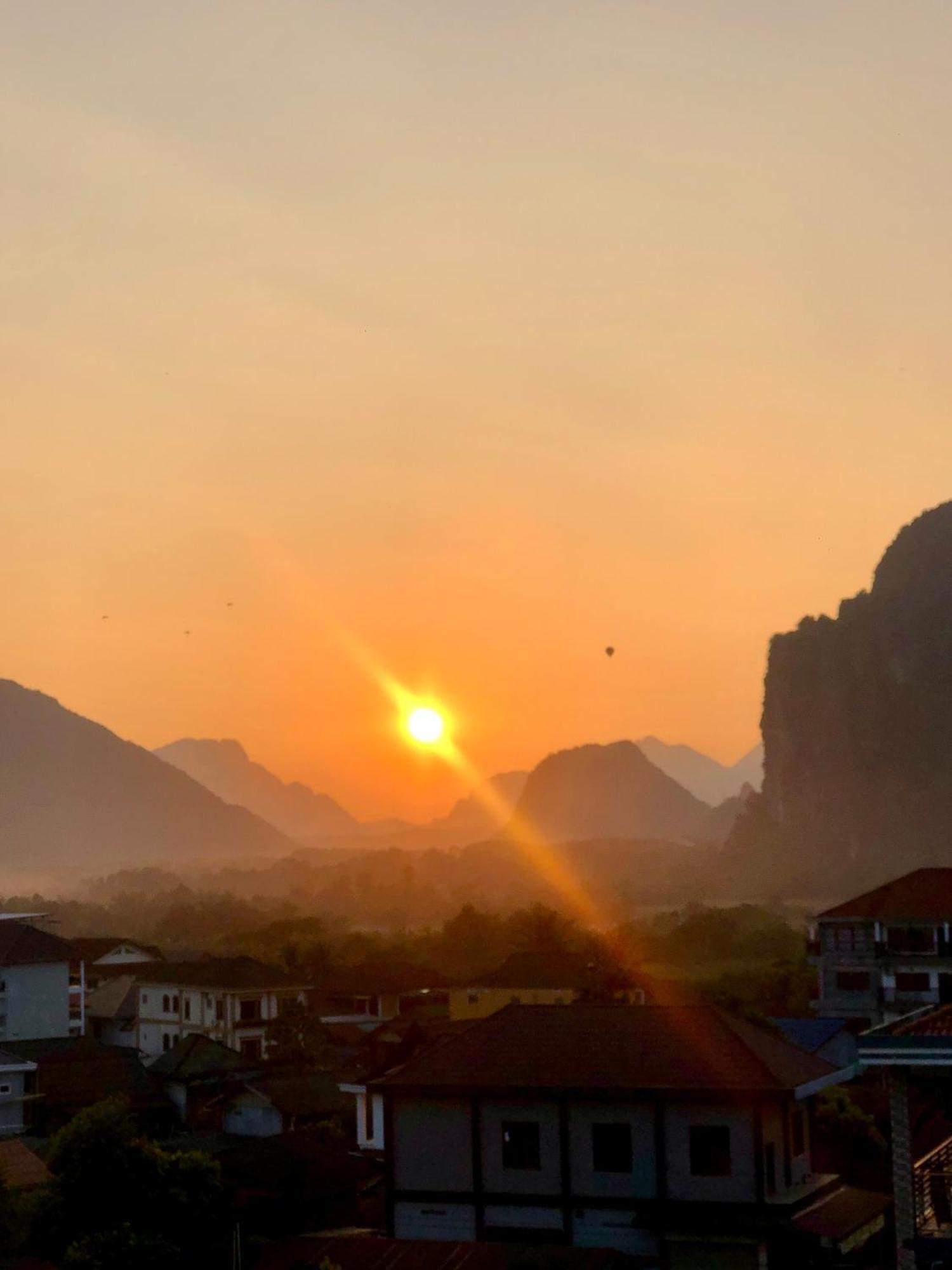 Easy Go Backpacker Hostel Vang Vieng Esterno foto