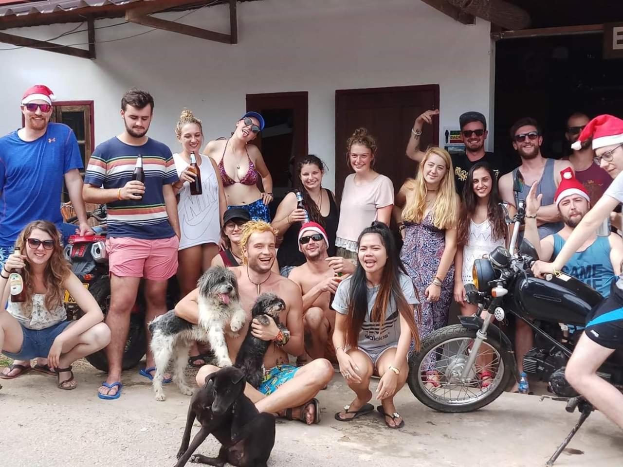 Easy Go Backpacker Hostel Vang Vieng Esterno foto