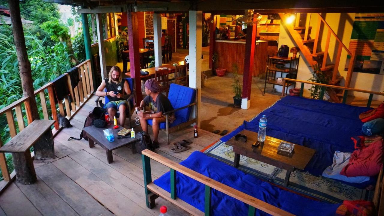 Easy Go Backpacker Hostel Vang Vieng Esterno foto